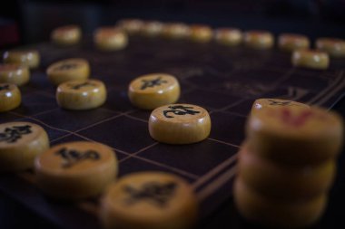 Xiangqi. Çin geleneksel oyunu. Çin satrancı. Tahta oyunu.