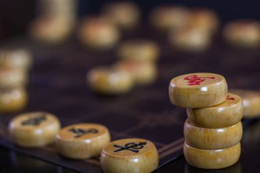 Xiangqi. Çin geleneksel oyunu. Çin satrancı. Tahta oyunu.