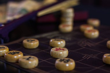 Xiangqi. Çin geleneksel oyunu. Çin satrancı. Tahta oyunu.