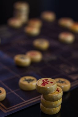 Xiangqi. Çin geleneksel oyunu. Çin satrancı. Tahta oyunu.