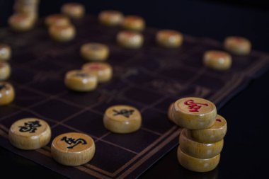 Xiangqi. Çin geleneksel oyunu. Çin satrancı. Tahta oyunu.
