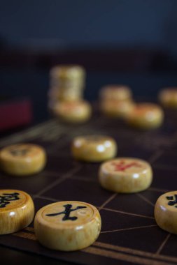 Xiangqi. Çin geleneksel oyunu. Çin satrancı. Tahta oyunu.