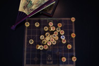 Xiangqi. Çin geleneksel oyunu. Çin satrancı. Tahta oyunu.