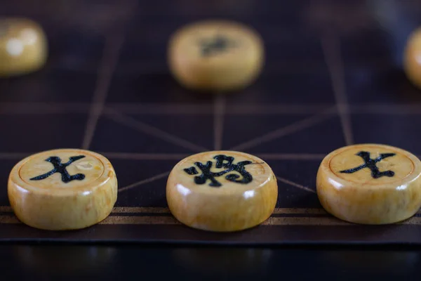 Jogo de tabuleiro de xadrez chinês tradicional jogo de estratégia