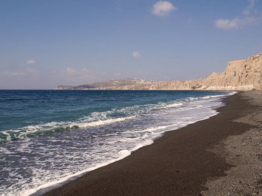 Akrotiri yakınlarında sahili olan bir manzara. Santorini, Yunanistan.