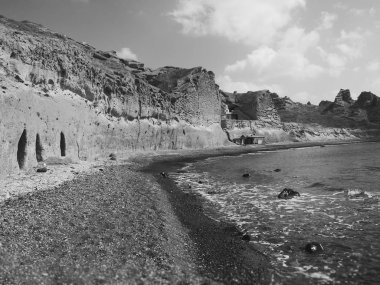 Akrotiri yakınlarında sahili olan bir manzara. Santorini, Yunanistan.
