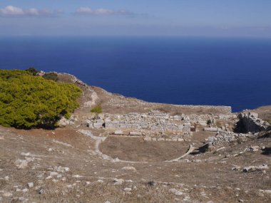 Yunanistan 'ın Santorini adasındaki Mesa Vouno dağındaki antik Tahra kentinin kalıntıları..