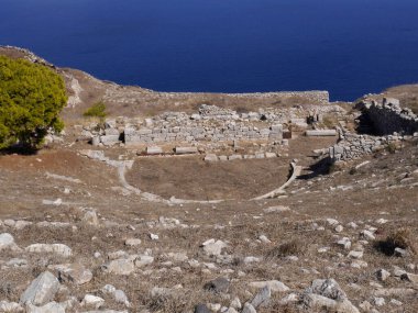 Yunanistan 'ın Santorini adasındaki Mesa Vouno dağındaki antik Tahra kentinin kalıntıları..