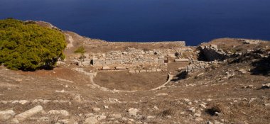 Yunanistan 'ın Santorini adasındaki Mesa Vouno dağındaki antik Tahra kentinin kalıntıları..