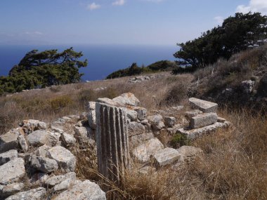 Yunanistan 'ın Santorini adasındaki Mesa Vouno dağındaki antik Tahra kentinin kalıntıları..