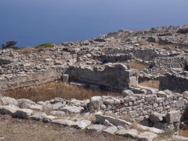 Yunanistan 'ın Santorini adasındaki Mesa Vouno dağındaki antik Tahra kentinin kalıntıları..