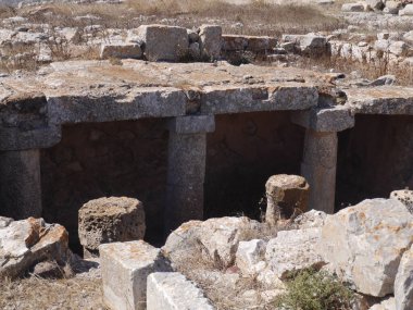 Yunanistan 'ın Santorini adasındaki Mesa Vouno dağındaki antik Tahra kentinin kalıntıları..