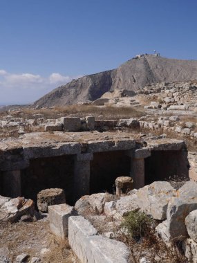 Yunanistan 'ın Santorini adasındaki Mesa Vouno dağındaki antik Tahra kentinin kalıntıları..