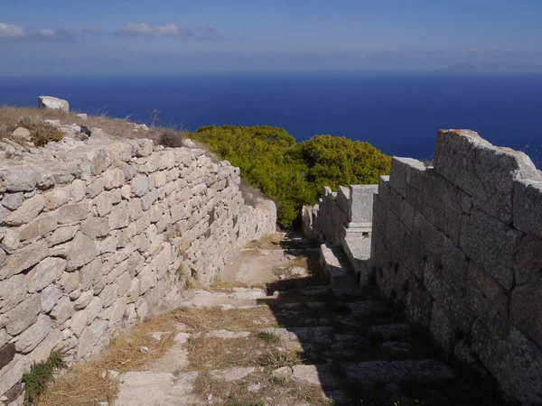 メサVouno山の台地上にテヘランの古代都市の遺跡 サントリーニ島 ギリシャ — ストック写真