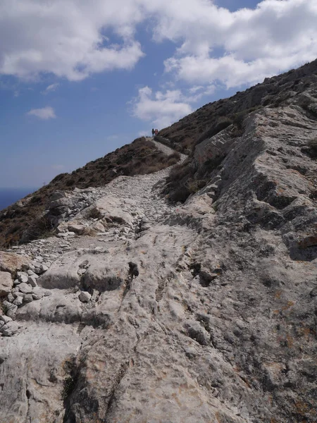 Yunanistan 'ın Santorini adasındaki Mesa Vouno dağındaki antik Tahra kentinin kalıntıları..