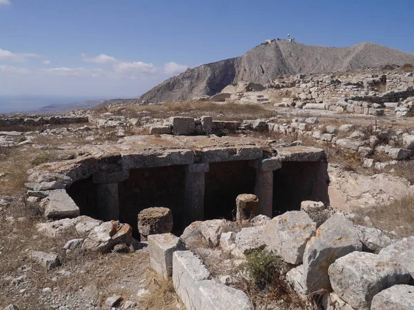 Yunanistan 'ın Santorini adasındaki Mesa Vouno dağındaki antik Tahra kentinin kalıntıları..