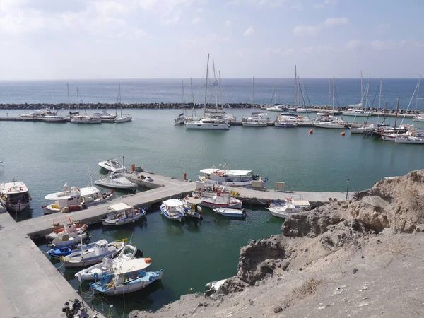 Vlychada Santorini Grécia Outubro 2018 Vista Cais Com Iates Barcos — Fotografia de Stock