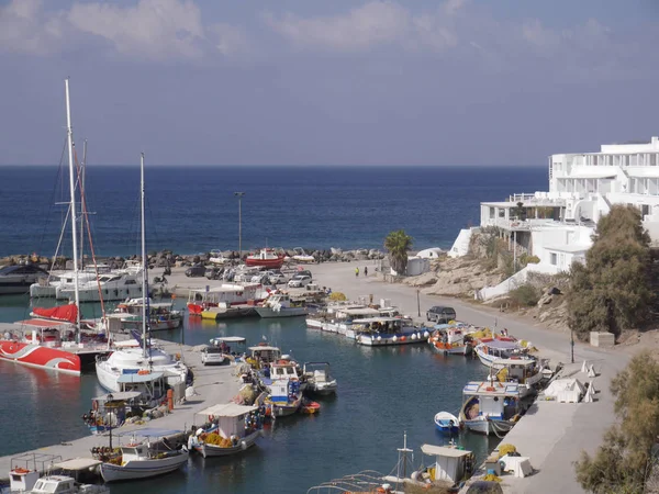 Vlychada Santorini Grecia Octubre 2018 Vista Del Muelle Con Yates Imagen de stock