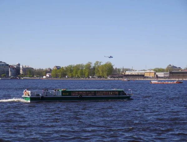 Saint Pétersbourg Russie 2018 Vue Bateau Eau Rivière Neva Ville — Photo