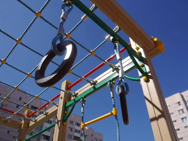 Anéis Ginástica Playground Crianças Cidade Nova — Fotografia de Stock