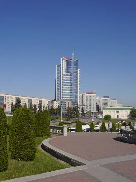 在一个阳光明媚的日子里 在明斯克有了新建筑的城市景观 白俄罗斯 — 图库照片