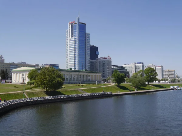 Svislach Nehri 'yle şehir manzarası. Minsk, Belarus.