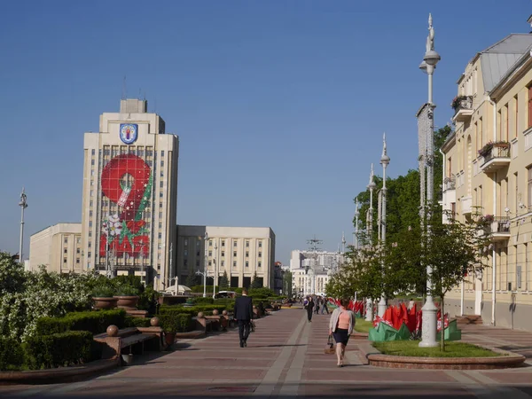 Uitzicht Het Onafhankelijkheidsplein Tijdens Vakantie Van Mei Minsk Belarus — Stockfoto