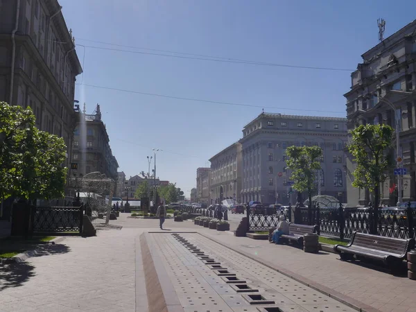 Lenin Caddesi 'ndeki bulvar. Minsk, Belarus.