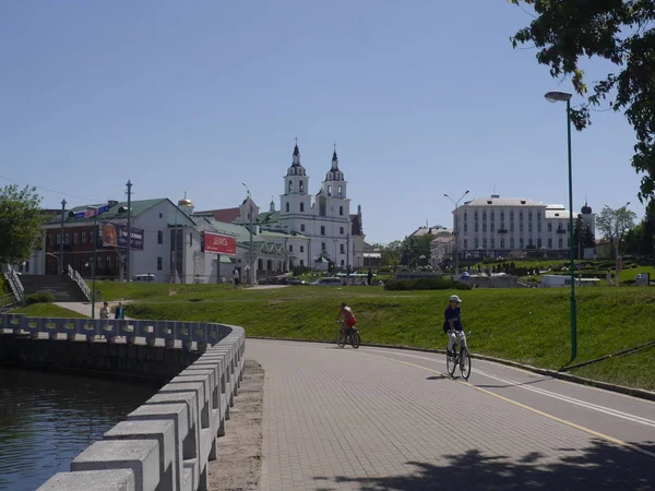 Cityscape Cyklostezkou Centru Města Pobřeží Řeky Svislach Minsk Bělorusko — Stock fotografie
