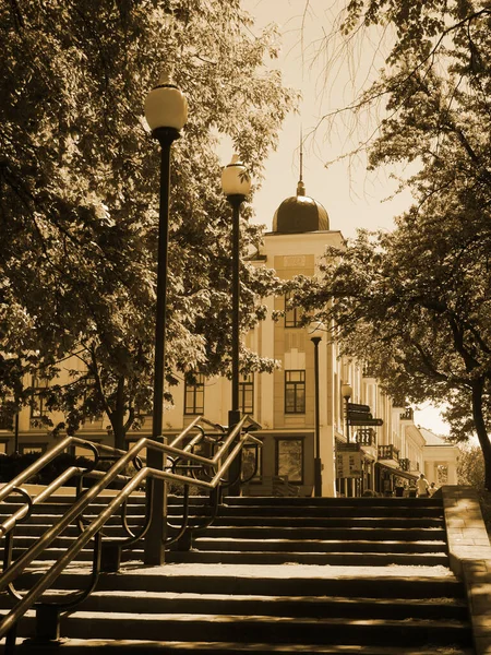 Cityscapes Com Jardim Público Edifício Embaixada Geórgia Minsk — Fotografia de Stock