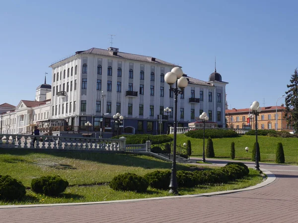 Stadslandskap Med Allmän Trädgård Och Byggandet Den Georgiska Ambassaden Minsk — Stockfoto