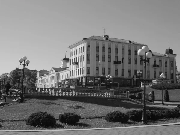 Сквер Здание Грузинского Посольства Минск — стоковое фото