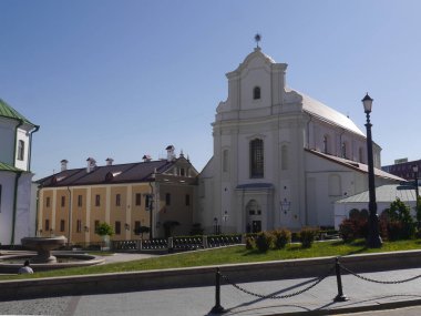 Güneşli bir günde, Minsk 'in tarihi merkezi olan Yukarı Şehir' in şehir manzarası. Beyaz Rusya.