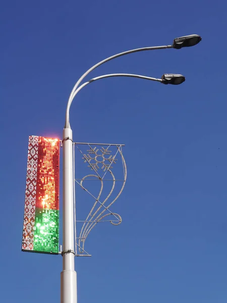 Minsk Belarus Maio 2018 Lâmpada Rua Com Iluminação Forma Bandeira — Fotografia de Stock