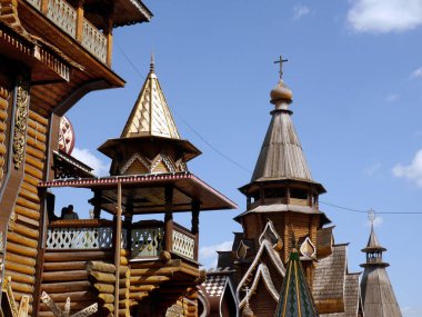 Izmailovsky Kremlin (İzmailovo 'da Kremlin) ve müze eski Rus mimarisini yansıttı. Moskova 'nın en büyük bit pazarı. Moskova, Rusya.