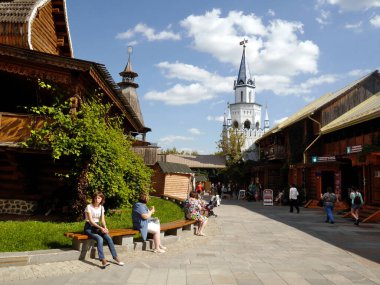 Izmailovsky Kremlin (İzmailovo 'da Kremlin) ve müze eski Rus mimarisini yansıttı. Moskova 'nın en büyük bit pazarı. Moskova, Rusya.