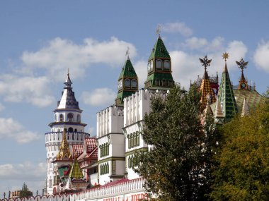 Izmailovsky Kremlin (İzmailovo 'da Kremlin) ve müze eski Rus mimarisini yansıttı. Moskova 'nın en büyük bit pazarı. Moskova, Rusya.