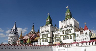 Izmailovsky Kremlin (İzmailovo 'da Kremlin) ve müze eski Rus mimarisini yansıttı. Moskova 'nın en büyük bit pazarı. Moskova, Rusya.