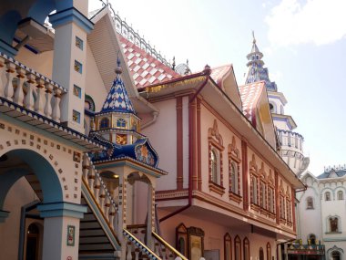 Izmailovsky Kremlin (İzmailovo 'da Kremlin) ve müze eski Rus mimarisini yansıttı. Moskova 'nın en büyük bit pazarı. Moskova, Rusya.
