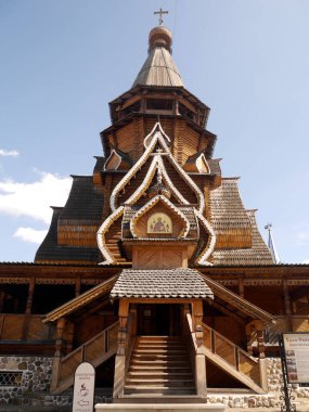 Izmailovsky Kremlin 'deki Aziz Niklas Kilisesi (Kremlin İzmailovo' da). Geleneksel Rus ahşap mimarisi. Moskova, Rusya.