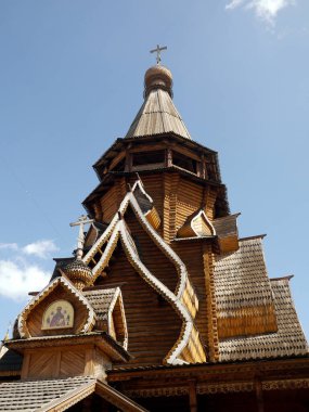 Izmailovsky Kremlin 'deki Aziz Niklas Kilisesi (Kremlin İzmailovo' da). Geleneksel Rus ahşap mimarisi. Moskova, Rusya.