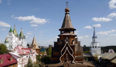 Izmailovsky Kremlin 'deki Aziz Niklas Kilisesi (Kremlin İzmailovo' da). Geleneksel Rus ahşap mimarisi. Moskova, Rusya.