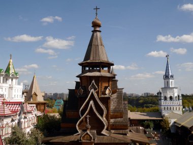 Izmailovsky Kremlin 'deki Aziz Niklas Kilisesi (Kremlin İzmailovo' da). Geleneksel Rus ahşap mimarisi. Moskova, Rusya.
