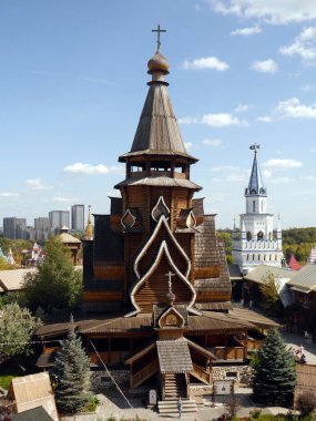 Izmailovsky Kremlin 'deki Aziz Niklas Kilisesi (Kremlin İzmailovo' da). Geleneksel Rus ahşap mimarisi. Moskova, Rusya.