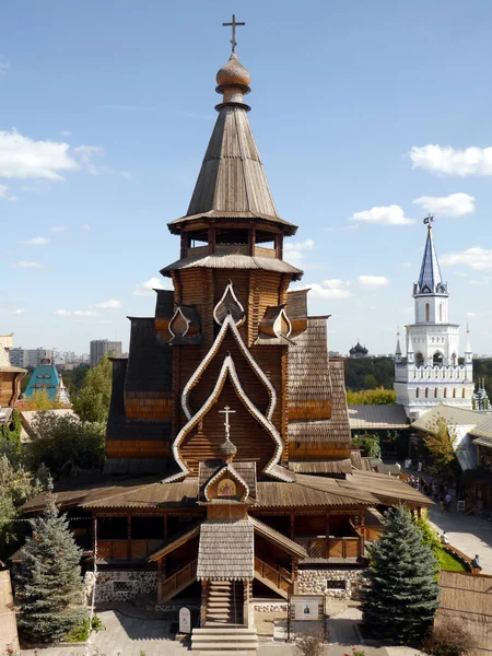 Izmailovsky Kremlin 'deki Aziz Niklas Kilisesi (Kremlin İzmailovo' da). Geleneksel Rus ahşap mimarisi. Moskova, Rusya.