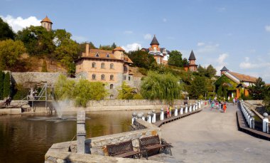 Buky köyündeki peyzaj parkı. Ukrayna