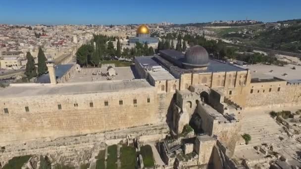 Daño disparado sobre la mezquita de Al-Aqsa en el Monte del Templo, Israel musulmanes judíos — Vídeo de stock