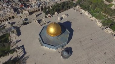 İHA, El Aksa Camii 'nin üzerinde Kudüs Dağı' ndaki Yahudi Müslümanları vurdu.