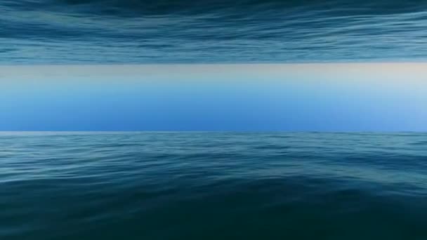 Letecká nízká nadmořská výška Fly nad oceánem Povrch vody s Blue Sea Ripples And Waves. Horizont nekonečný pohled 