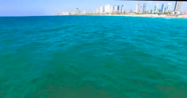 Tel Aviv - Jaffa, drone de filmagem aérea que se move tiro do mar Mediterrâneo — Vídeo de Stock